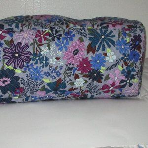 VERA BRADLEY XL TRAVELER DUFFEL BAG QUILTED BENGAL LILY NWT $150 Free shipping